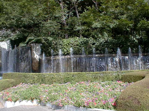 ����s���O���[���Z���^�[