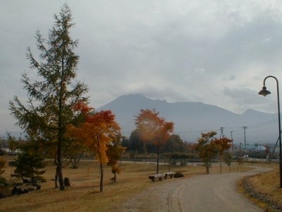 岩手山(2039m)が正面に見えます。